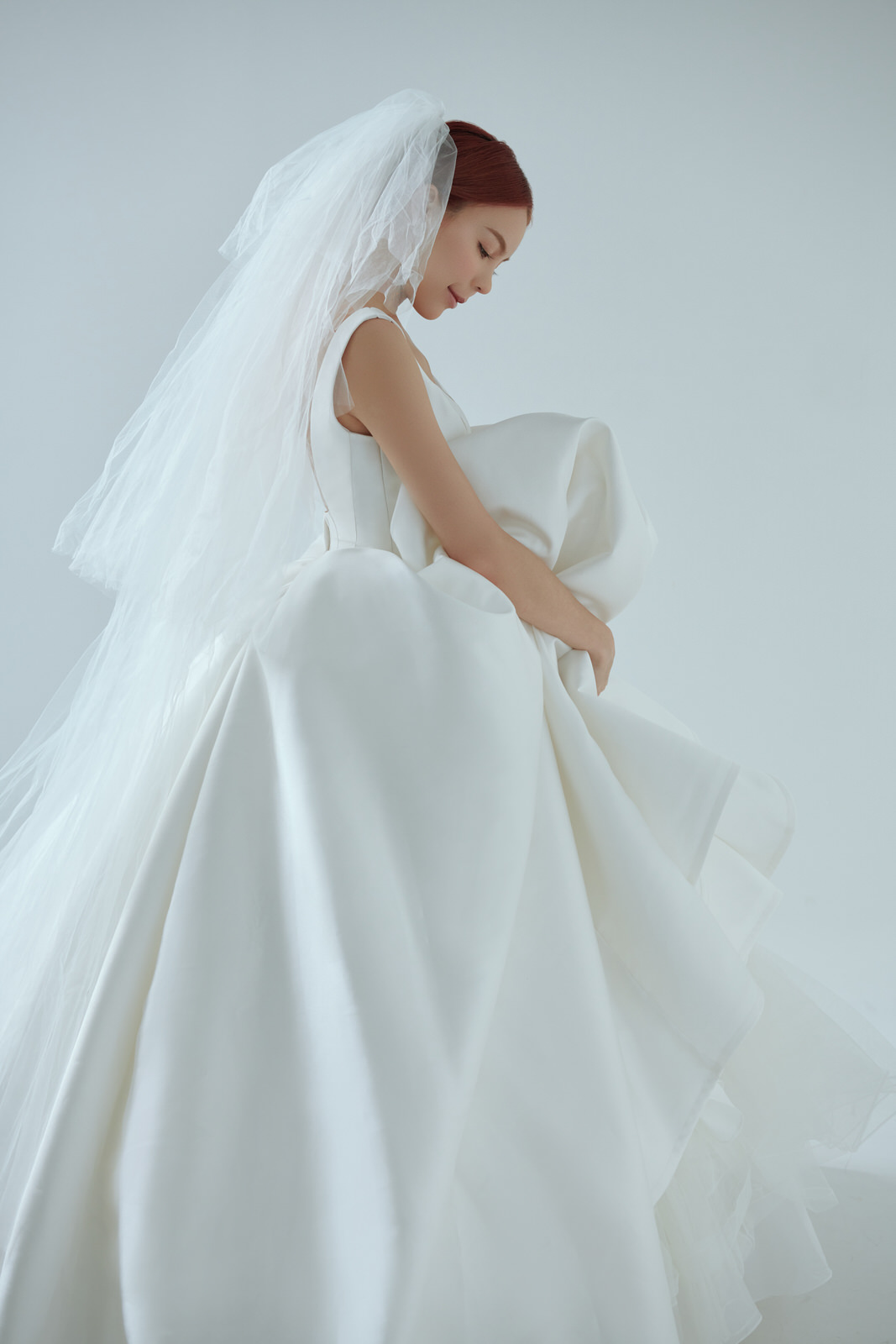 線上禮服 | Bride Collection | A-W075 | 簡約方領素緞重磅白紗